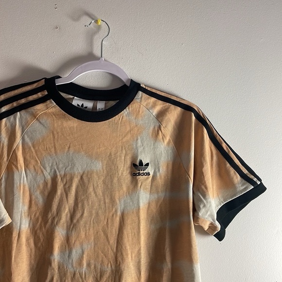 Adidas Originals Cali T Shirt in Cream Camo Print Size Small - Picture 2 of 3